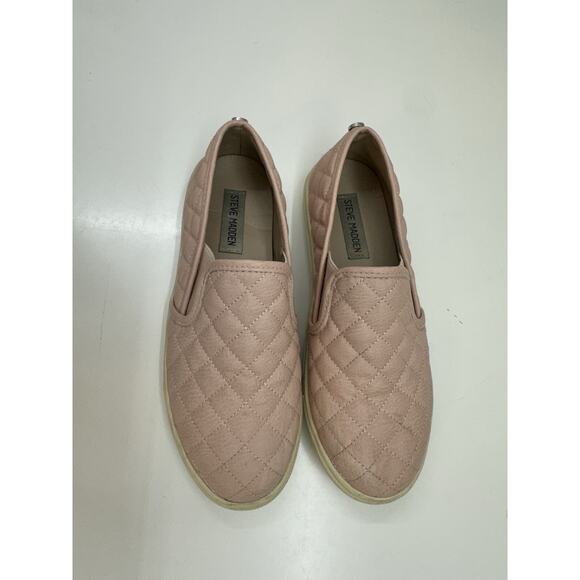 Steve Madden Womens Shoes Size 7.5 Pink Quilted Slip On Sneaker Faux Leather - Picture 2 of 10